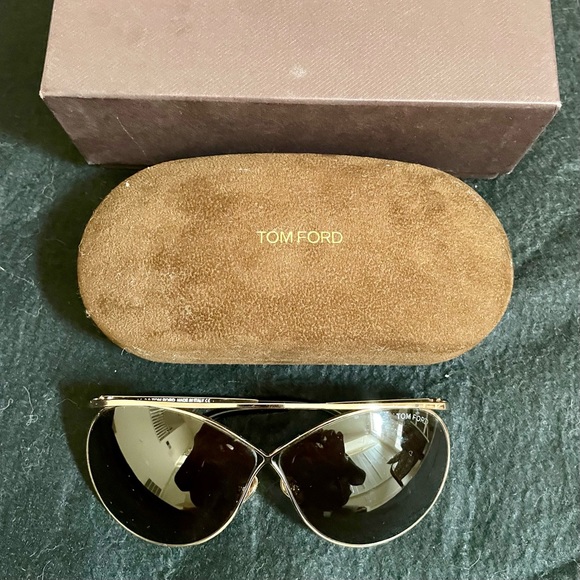 TOM FORD Criss Cross Oversized Sunglasses Only Worn Once $545 - Picture 4 of 6